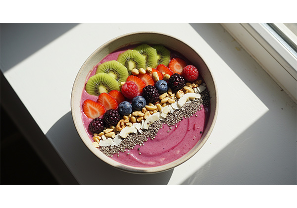 Smoothie bowl photographed in natural window light demonstrating proper Instagram food photography lighting